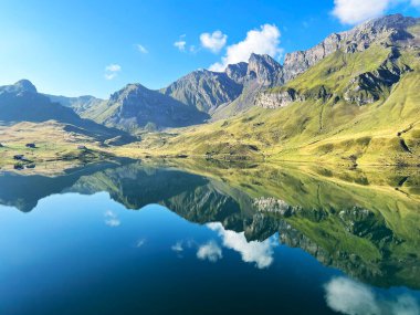 Uri Alp Dağları 'ndaki Melchsee ya da Melch Gölü, Kerns - Obwalden Kantonu, İsviçre (Kanton Obwald, Schweiz)