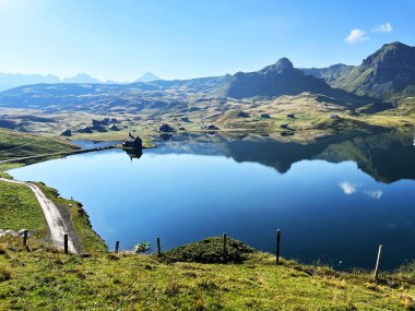 Uri Alp Dağları 'ndaki Melchsee ya da Melch Gölü, Kerns - Obwalden Kantonu, İsviçre (Kanton Obwald, Schweiz)
