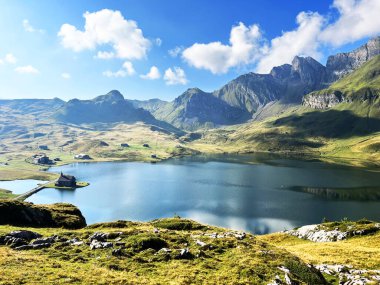 Uri Alp Dağları 'ndaki Melchsee ya da Melch Gölü, Kerns - Obwalden Kantonu, İsviçre (Kanton Obwald, Schweiz)