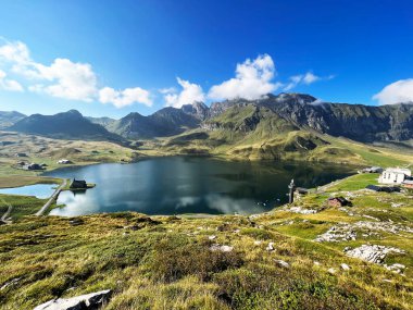 Uri Alp Dağları 'ndaki Melchsee ya da Melch Gölü, Kerns - Obwalden Kantonu, İsviçre (Kanton Obwald, Schweiz)