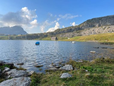 Uri Alp Dağları 'ndaki Melchsee ya da Melch Gölü, Kerns - Obwalden Kantonu, İsviçre (Kanton Obwald, Schweiz)
