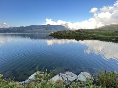 Uri Alp Dağları 'ndaki Melchsee ya da Melch Gölü, Kerns - Obwalden Kantonu, İsviçre (Kanton Obwald, Schweiz)