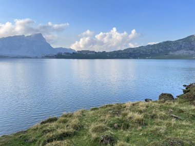 Uri Alp Dağları 'ndaki Melchsee ya da Melch Gölü, Kerns - Obwalden Kantonu, İsviçre (Kanton Obwald, Schweiz)