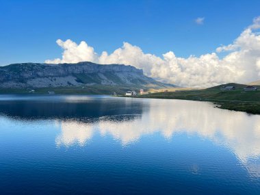 Uri Alp Dağları 'ndaki Melchsee ya da Melch Gölü, Kerns - Obwalden Kantonu, İsviçre (Kanton Obwald, Schweiz)