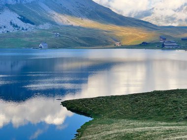 Uri Alp Dağları 'ndaki Melchsee ya da Melch Gölü, Kerns - Obwalden Kantonu, İsviçre (Kanton Obwald, Schweiz)