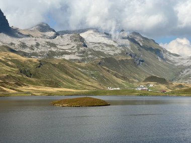 Uri Alp Dağları 'ndaki Tannensee ya da Tannen Gölü, Kerns - Obwalden Kantonu, İsviçre (Kanton Obwald, Schweiz)