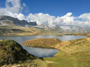 Uri Alp Dağları 'ndaki Tannensee ya da Tannen Gölü, Kerns - Obwalden Kantonu, İsviçre (Kanton Obwald, Schweiz)