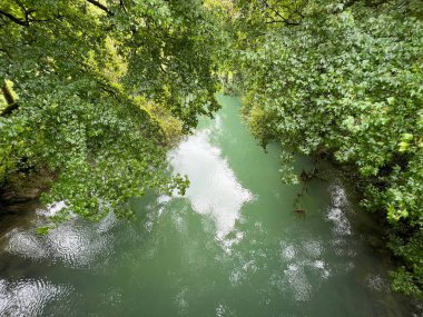Ljubljanica nehrinin kaynağı veya Slovenya 'nın Ljubljanica kentinin kaynakları - Die Quelle des Flusses Ljubljanica oder die Quellen der Ljubljanica, Slowenien - Izviri Ljubljanice