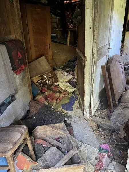 Eski terk edilmiş Stari Popovici (Knin, Hırvatistan) - Napusteni zaselak Stari Popovici ili Staro selo Popovici kod Knina (Biskupija, Hırvatistan))