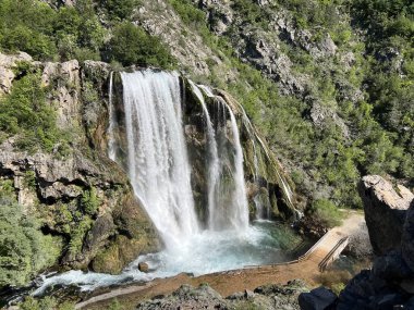 Şelale Topoljski Buk veya Krcic Şelalesi (Knin, Hırvatistan) - Wasserfall Topoljski Buk oder Krcicfall (Knin, Kroatien) - Vodopad Topoljski buk, Slap Krcic ili Veliki şaplak (Knin, Hrvatska)