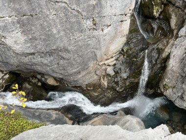 Glacier Gorge Rosenlaui veya Rosenlauischlucht, İsviçre (UNESCO Dünya Mirası) - Wasserfaelle im Gletscherschlucht Rosenlaui - Meiringen (UNESCO-Welterbe Swiss Alps Jungfrau-Aletsch)