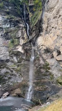 Şelale Reichenbachfall veya Rychenbachfall Haslital vadisinde (Willigen, İsviçre) - Wasserfall Reichenbachfall oder Rychenbachfall im Haslital (Willigen, Schweiz)