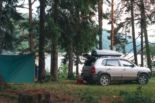 stock image Mereshor, Zakarpattia, Ukrane - June 10, 2021: Gray Hyundai Tucson 2006 with roof rack, SUV vehicle outdoor. Camp in wilderness. Tents and active recreation in the Carpathian Mountains