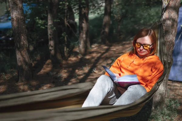 Young Woman Reading Book Hammock Middle Forest Camping Rest Travel — Stock Photo, Image