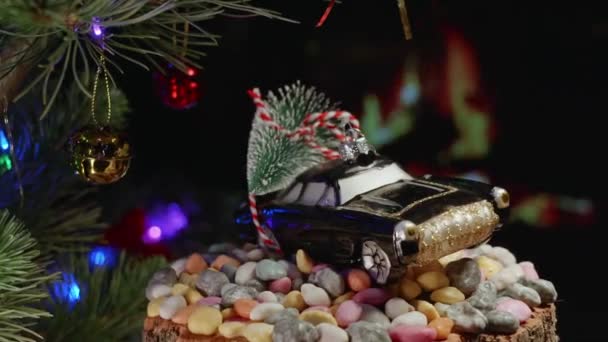 Μαύρο Ρετρό Αυτοκίνητο Του Blues Άνθρωπος Χριστουγεννιάτικο Δέντρο Τζάκι Χριστουγεννιάτικο — Αρχείο Βίντεο