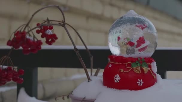 Cadeaux Père Noël Noël Ours Boule Neige Sur Toit Café — Video