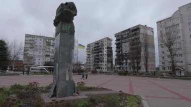 Borodyanka, Ukrayna 11.30.2023: Rus balistik füzesi tarafından yıkılan çok katlı bir bina. Rus ordusu tarafından Ukraynalı sivillerin soykırımı. Rus-Ukrayna savaşı 2022-2023. Ukrayna Kayıpları.