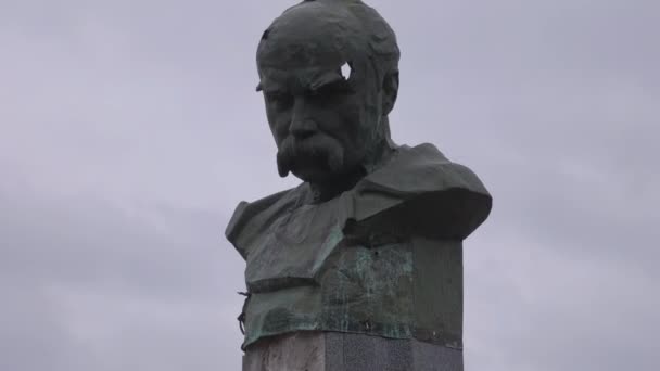 ウクライナのボロディヤンカ 2023 ウクライナの詩人タラス シェブチェンコに記念碑を破壊しました ロシア ウクライナ占領戦争2022 2023年 ウクライナ国民の記憶を破壊する ジェノサイド — ストック動画
