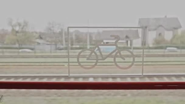 Europa Bicicletas Ciclistas Trem Sinal Locais Para Transporte Bicicletas Recreação — Vídeo de Stock