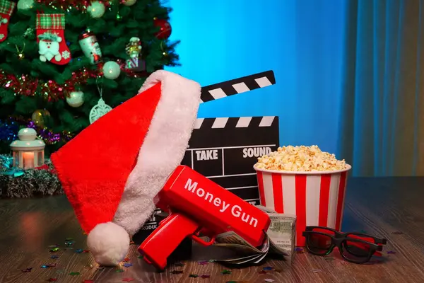 Mutlu Noeller ve yeni yıl tatilleri sahneleri. Noel Baba Şapkası, Film Kutusu, Noel Ağacı, Garland, Neon Işıkları, Sinema Patlamış Mısırı ve 3 boyutlu Gözlükler. Evde Tatil Geceleri için Mükemmel Ayarlama