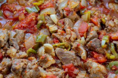 Sebzeli kuzu güveç. en üstteki görünüm.