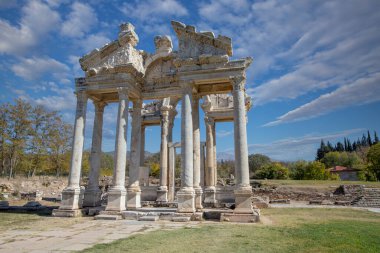 Aydın, Türkiye - 30 Ekim 2022: Afrodisias Antik Şehir Müzesi; Afrodizyak kazılarında bulunan Yunan ve Roma döneminden heykeller.