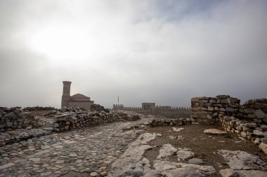 Selcuk ilinin Ayasuluk Tepesi 'ndeki Ayasuluk Şatosu, Efes, Türkiye