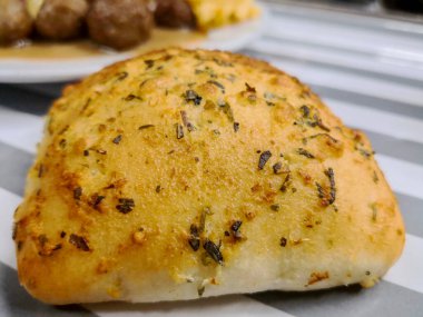 Hindi sarımsaklı ekmek, lezzetli, çok lezzetli..