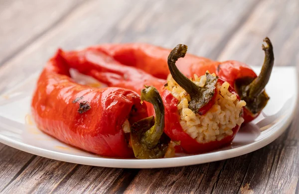 Traditionell Turkisk Mat Fylld Röd Paprika Turkiskt Namn Fylld Peppar — Stockfoto