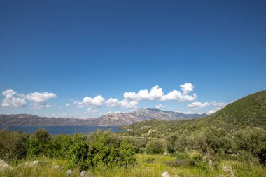 Sakin bir göl. Bafa göl manzarası