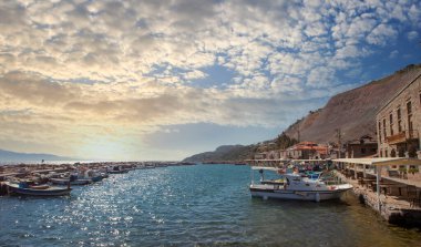 Behramkale (Assos), Canakkale, Türkiye. Anakkale 'nin Ayvack ilçesindeki antik liman. Ayrıca Anadolu 'da Hıristiyanlığı kabul eden ilk şehirlerden biridir..