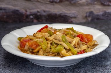 Domatesli istiridye, biber, sarımsak, kavak mantarı