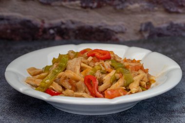 Domatesli istiridye, biber, sarımsak, kavak mantarı