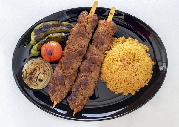Turco Grelhado Adana Urfa Kebab Com Legumes Grelhados Cebola Arroz — Fotografia de Stock