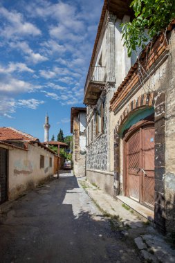 Türkiye - Kula Kasabası, Manisa 'da ahşap zeminli Osmanlı tarzı mimari evler.