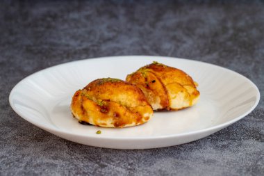 İçinde ceviz ezmesi olan ev yapımı kurabiyeler..