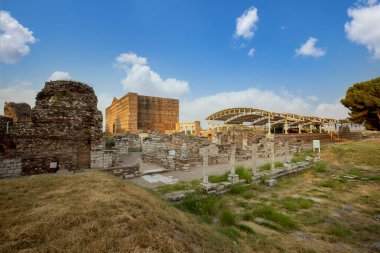 Sardis, Manisa 'nın Salihli ilçesine bağlı Sart kasabası yakınlarında bulunan antik bir şehirdir. M.Ö. 1300 yılında kurulmuş ve M.Ö. 1200 yılında yok edilmiştir..