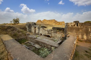 Sardis, Manisa 'nın Salihli ilçesine bağlı Sart kasabası yakınlarında bulunan antik bir şehirdir. M.Ö. 1300 yılında kurulmuş ve M.Ö. 1200 yılında yok edilmiştir..