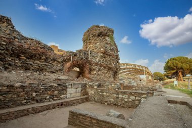 Sardis, Manisa 'nın Salihli ilçesine bağlı Sart kasabası yakınlarında bulunan antik bir şehirdir. M.Ö. 1300 yılında kurulmuş ve M.Ö. 1200 yılında yok edilmiştir..