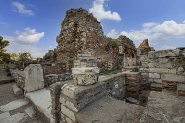 Sardis, Manisa 'nın Salihli ilçesine bağlı Sart kasabası yakınlarında bulunan antik bir şehirdir. M.Ö. 1300 yılında kurulmuş ve M.Ö. 1200 yılında yok edilmiştir..