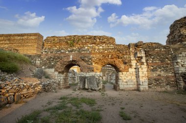 Sardis, Manisa 'nın Salihli ilçesine bağlı Sart kasabası yakınlarında bulunan antik bir şehirdir. M.Ö. 1300 yılında kurulmuş ve M.Ö. 1200 yılında yok edilmiştir..