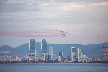 İzmir 09 Eylül 2023 İzmir 'de düzenlenen kurtuluş etkinliklerinde Türk yıldızların hava gösterileri.