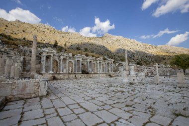 Burdur yakınlarındaki Sagalassos antik kenti. Roma şehrindeki Yukarı Agora kalıntıları..