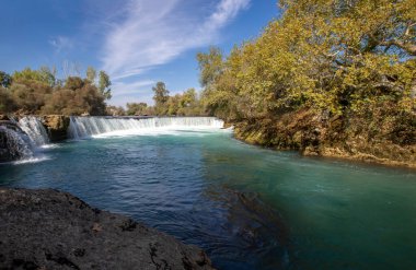 Türkiye 'de Manavgat Şelalesi. Çok popüler bir turizm merkezi..
