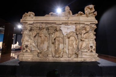 24 Ekim 2023, Antalya, Türkiye: Antalya Arkeoloji Müzesi 'nde rahatlatıcı lahit. Antik Lycian cenaze törenleri ve mezarları