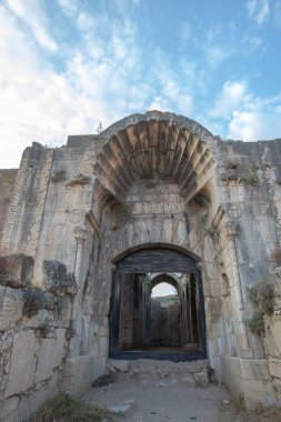 13. yüzyılda Seljuk hükümdarı Giyasettin Keykubat tarafından inşa edilen İncirhan Karavanı, Antalya 'nın 88 km kuzeyindeki Antalya-Burdur yolunda yer almaktadır. Bucak, Burdur - Türkiye.