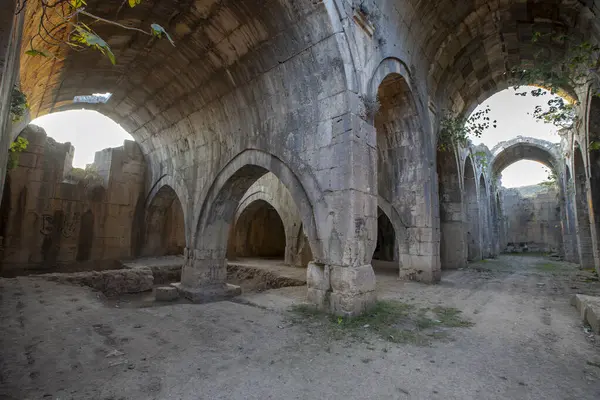13. yüzyılda Seljuk hükümdarı Giyasettin Keykubat tarafından inşa edilen İncirhan Karavanı, Antalya 'nın 88 km kuzeyindeki Antalya-Burdur yolunda yer almaktadır. Bucak, Burdur - Türkiye.