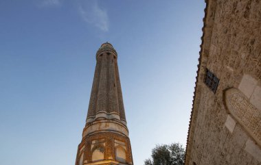 Yivli minaresi, eski Antalya kentinin ana mimari simgelerinden biridir. Türkiye ve Anadolu konsepti