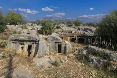 Antik şehir Lmyra 'nın taş mezarları, Antalya.