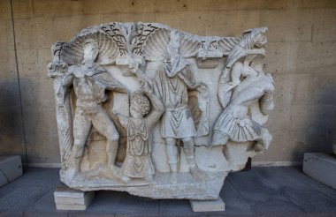 Burdur, Türkiye, 17 Ekim 2023: Burdur Arkeoloji Müzesi. Tarihi bir bina. Kültür mirası. Portal... heykeller. Antika. Antika. Medeniyetin yükselişi